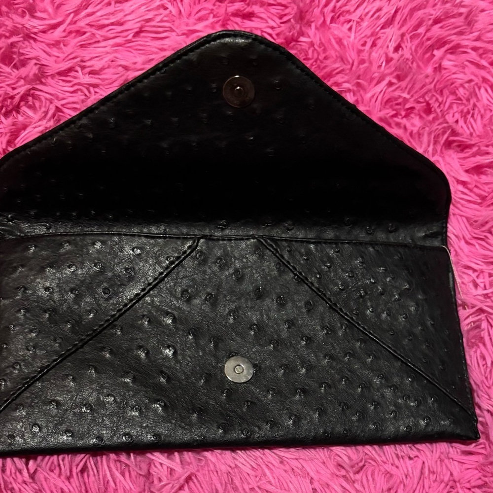 Timeless Envelope Clutch - Picture 3 of 9